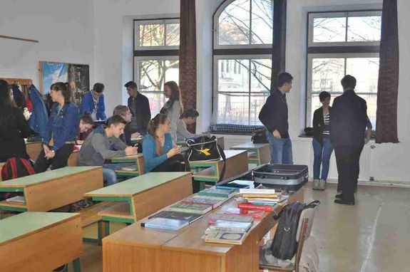 Az el�ad�s megkezd�se el�tti percek...