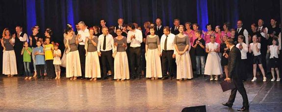 Mindenki a sz�npadon