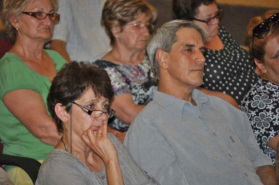 A hallottak m�lyen meg�rintett�k a megjelenteket